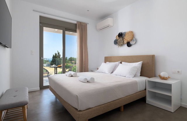 3 charming newly built semi-detached luxury villas 200m from the sea