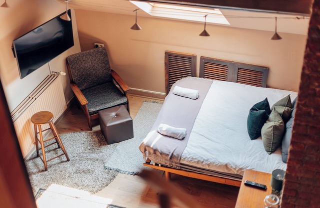 3/Comenstay.be/Cozy Mezzanine Bedroom Duplex-Bathtub+Boardgames @ City Center!