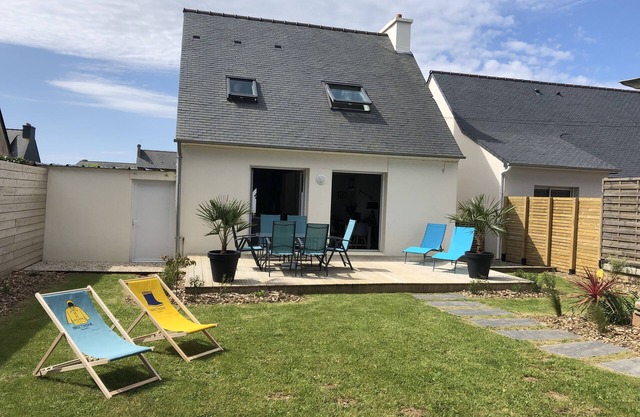 3 épis house in the center of Plougrescant less than 5 minutes from the sea