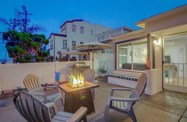 3 Houses to Beach * Exclusive Yard * Fire Pit * 2 Parking
