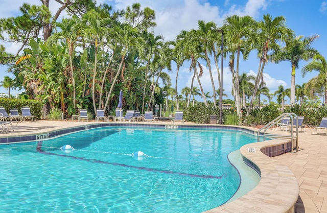 3 Mi to Botanical Garden & Dtwn: Naples Condo