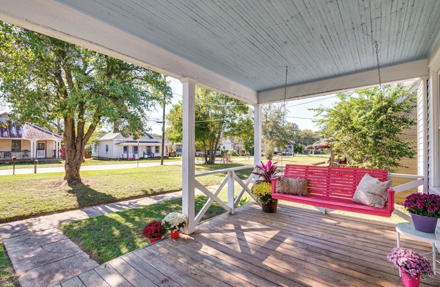 3 Mi to Downtown Covington: Cozy Getaway w/Porch!