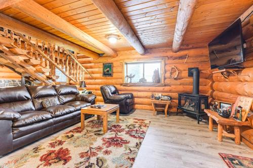3 Mi to Kenai River Secluded Sterling Cabin!