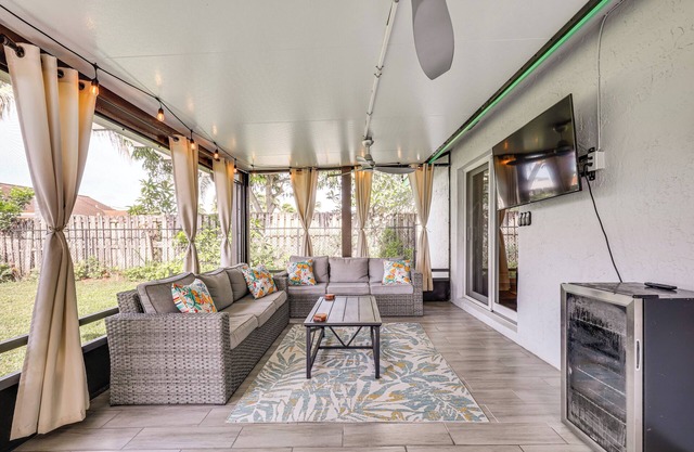 3 Mi to Sawgrass Mills: Home w/Lanai & Game Area