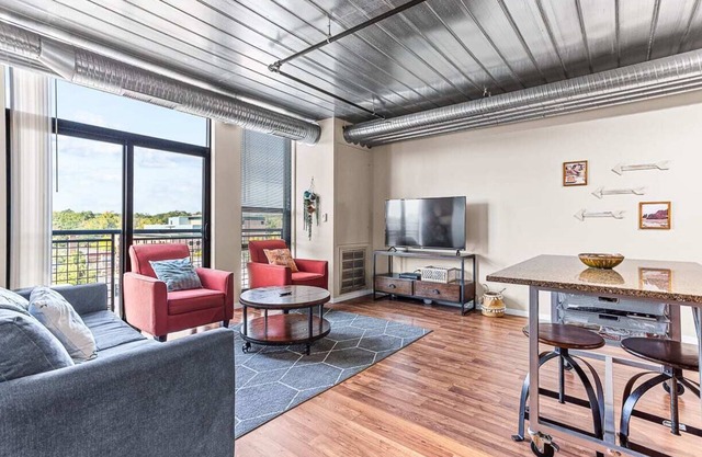 3 Modern 2BR Apts Near Kerrytown w Parking & Gym
