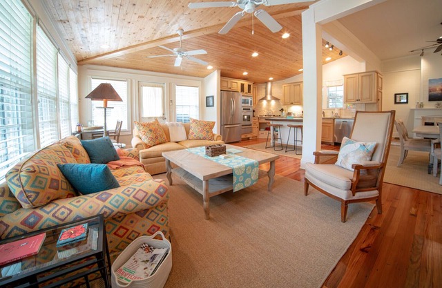 3-Night Min, 3BR/2BA House, Downtown Historic Apalachicola!