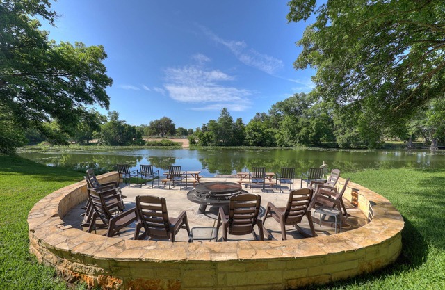 #3 of 4 Treetop River Cabin: 6 guests +Kayaks+ Fishing+ Fire Pits=Family Fun!