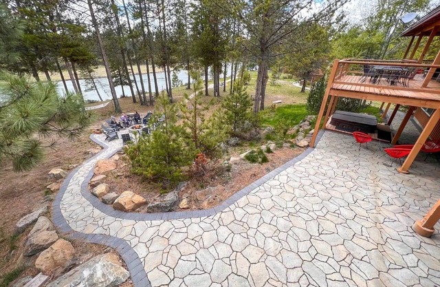3 private acres of wildlife, Dock, Hot Tub, Pool Table, Disc Golf, Sledding