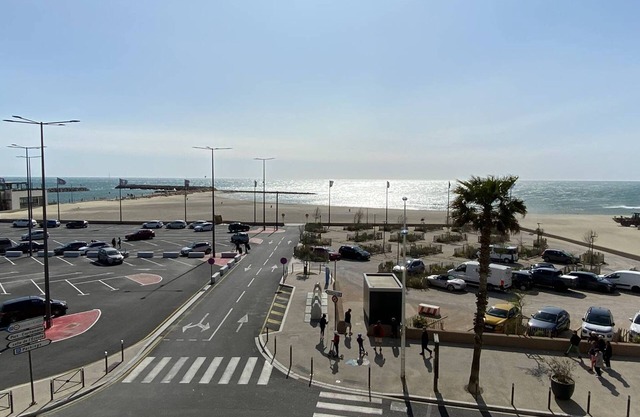 3-room apartment sea facing, parking, near shops