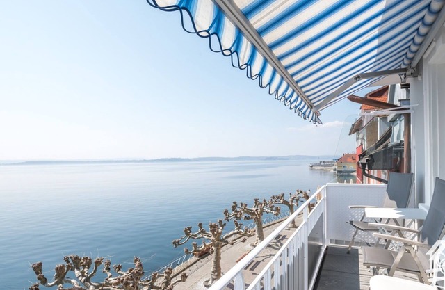 3-room apartment with balcony directly on the lake promenade