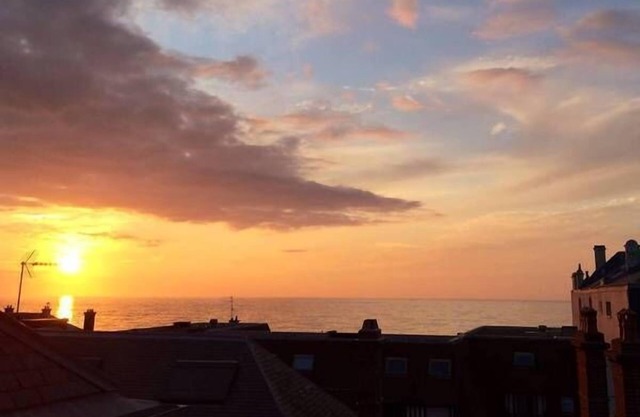 3 room penthouse, magnificent sea view, in the heart of Houlgate