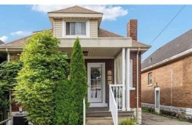 3 rooms at 150 Leinster : a home away from home