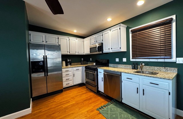 3-Story House with Rooftop Views in Cincinnati - AC, WiFi, 70" TV, & Smart TVs