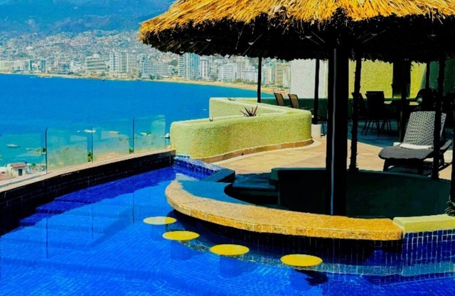 3 Sunsets, Pet Friendly Ocean View in Brisas