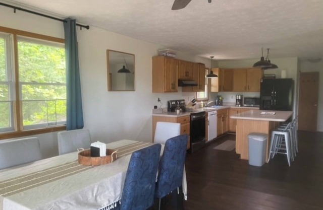 30+ day rental -Charming 3-bedroom cabin with WiFi, AC in peaceful Great Cacapon