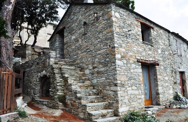 30 metres from the sea, traditional fisherman's cottage with sea-view terrace