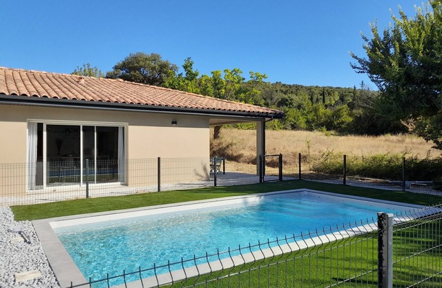 30 minutes from the beach! Large villa with pool, ideal for families