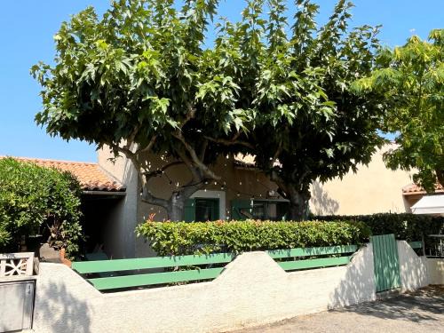 300m de la plage, adorable maison sud 2 chambres 5 couchages terrasse ombragée parking LRHP14