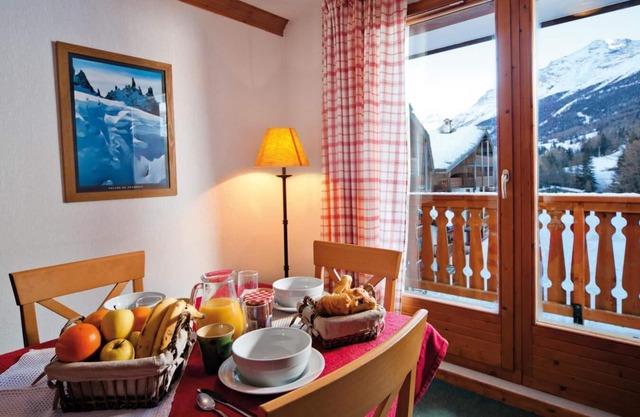 300m from resort center, fitness, swimming pool, balcony, tv, 30m², Val Cenis