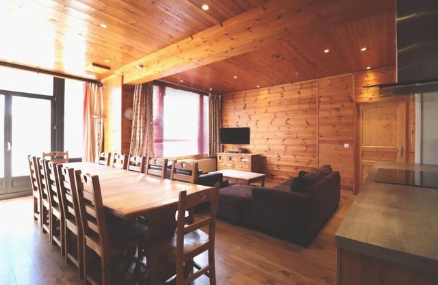 300m from ski slopes, Ground floor, tv, ski locker, 180m², Tignes