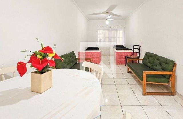 300m from the sand, leave your car in the garage! Close to the hustle and bustle of Enseada!