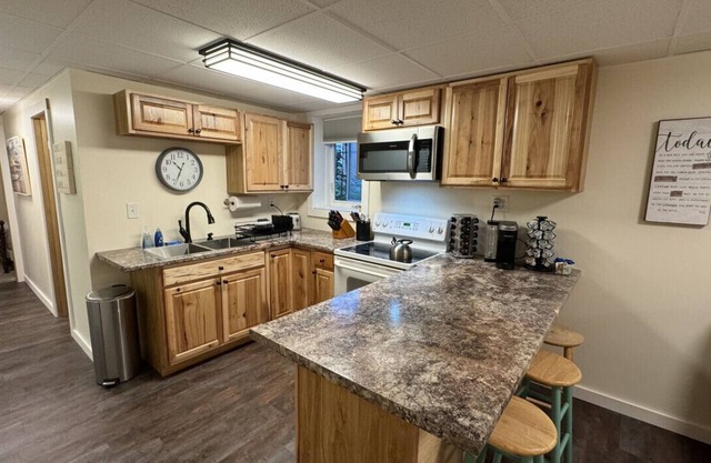 303 2bd lower · Vintage 2 bedroom close to downtown and river walk