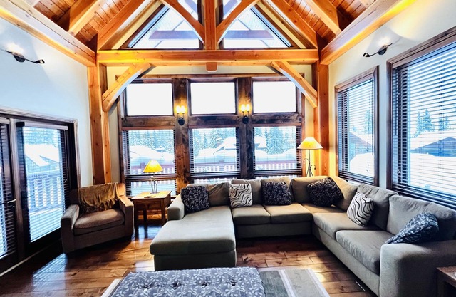 3200 sqft/297 sqm Full Timber Frame. 3 Floors of Pure Luxury. 5* Family Retreat