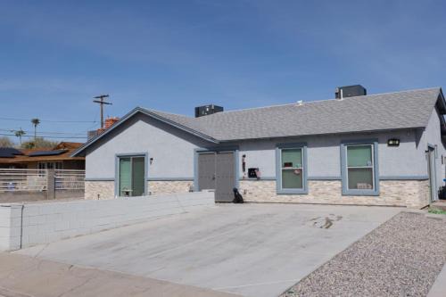 327 7 bedroom home with fenced yard