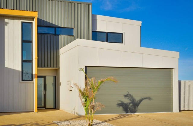 33 Inggarda Lane - Impressive Marina property