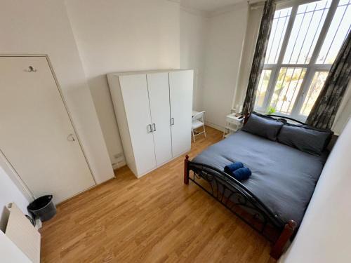 356 Manor House near Central London
