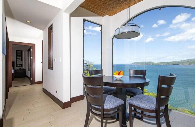 360 Splendor 101A Ocean View Breakfast