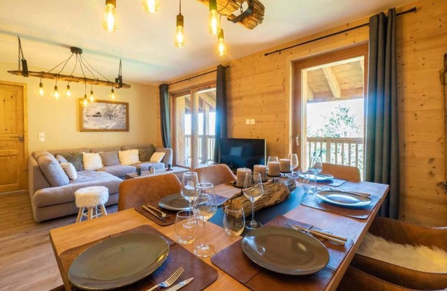 385m from ski slopes, 4th floor, view valley, balcony, parking, tv, ski locker, 85m², Valmorel