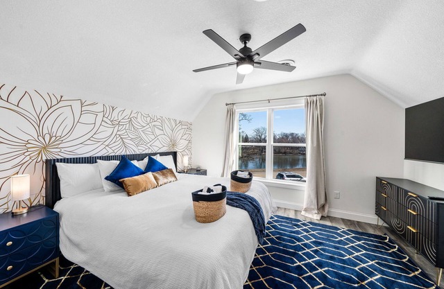 3BD/2.5 Home|5m DT Elkhart|30m Notre |River View
