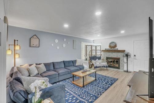 3bed 3bath blocks to the beach and bay in PB