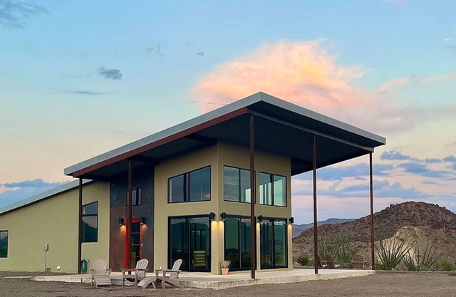 3BR 2Bath Private Home Stunning Panoramic View