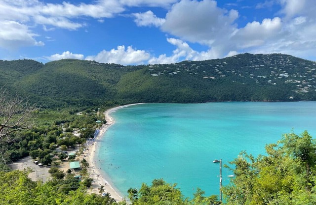 3BR/3BA Luxury Villa! Sleeps 6- mins to Magens Bay