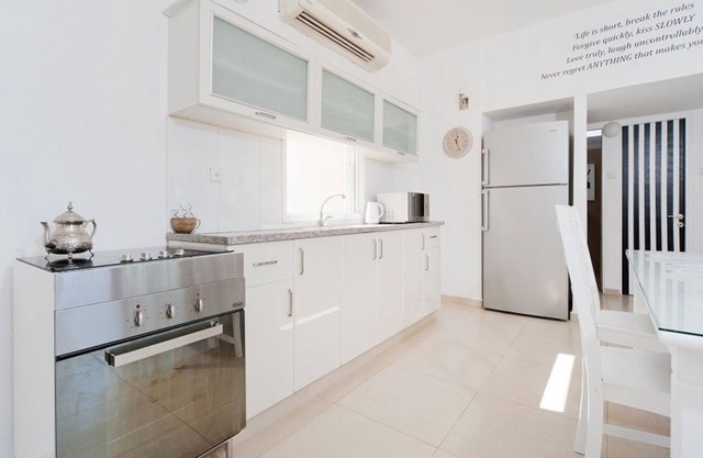 3BR 5 MN WALK FROM THE BEACH - 16 NORDAU BLV