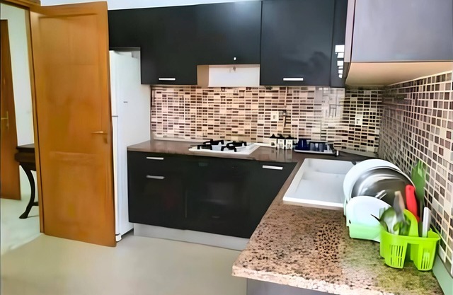 3BR Elegant Appart in Ennasr Spacious and Quiet With Wi-Fi, Free Shuttle +7 Days