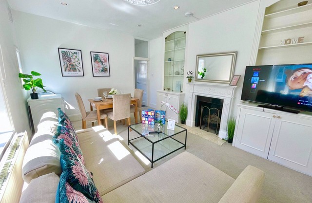 3BR flat w. Rooftop Terrace in Central Hammersmith