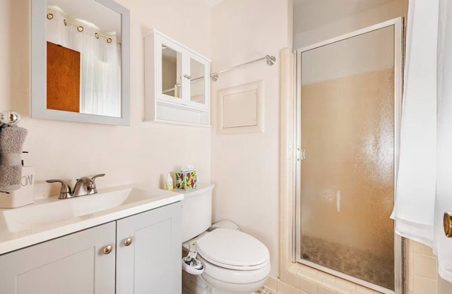 3BR Home -Free Parking, Metro, WiFi Kitchen Laundry, Kids, Near DC & Downtown