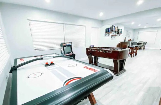 3br house with pool, golf ,game-room close to the Hard Rock and beach