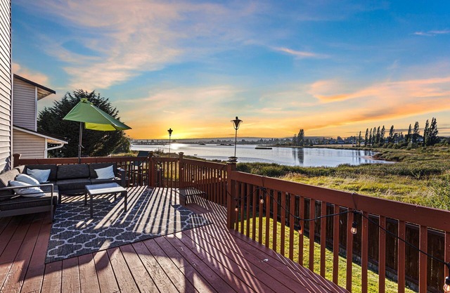 3BR Lake House in Marysville with Theater Room