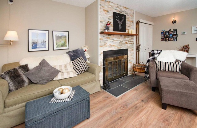 3BR Oasis|Private Hot Tub|Walk to Ski Hill