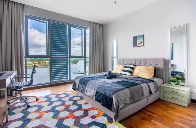 3BR Somerset Suite Near Legoland, Harbour Views