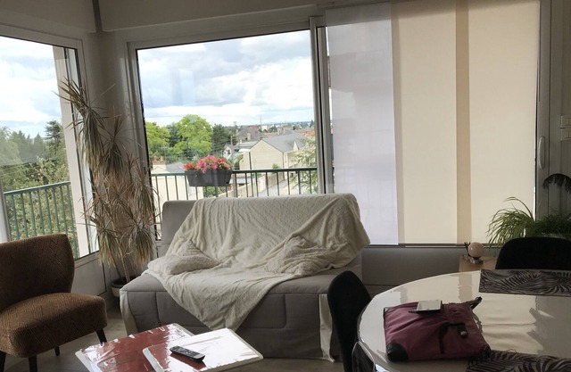 3rd floor apartment with terrace and lift