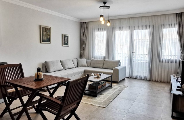 4+1 spacious apartment with sea view. 5 minutes walk to the beach