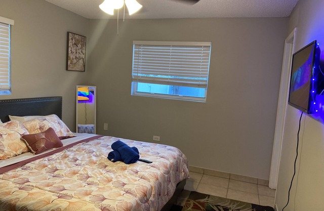 4/2 Home w/pool Near Casino/Beach
