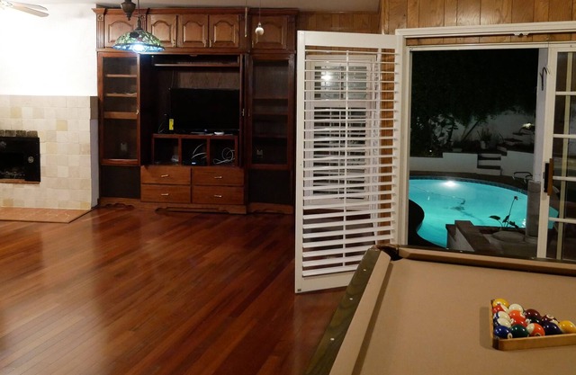 4,500+ sqft house with pool: 5 bedroom + 2 Dens & 5 bath home Centrally located