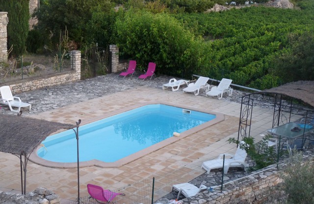 4 apartments for stays in Ardèche large farmhouse with swimming pool