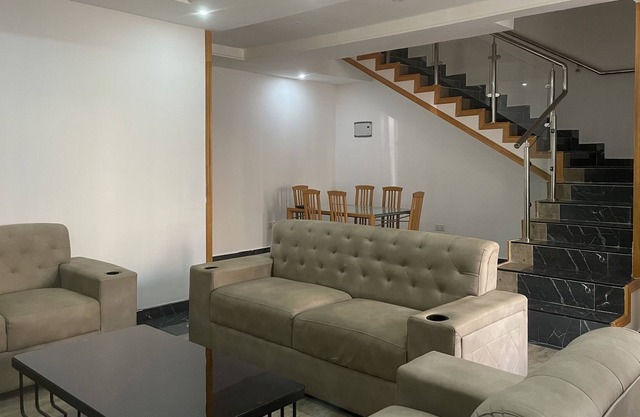 4 Bdrm City View Townhouse with 24/7 security